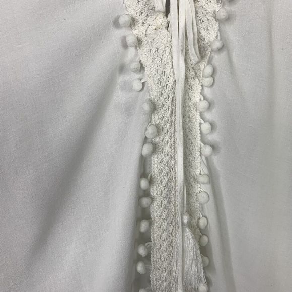 Bindya Coverup White Flowing Kimono Sleeve Crochet Lace Pom-poms Tassels OS - Picture 5 of 10